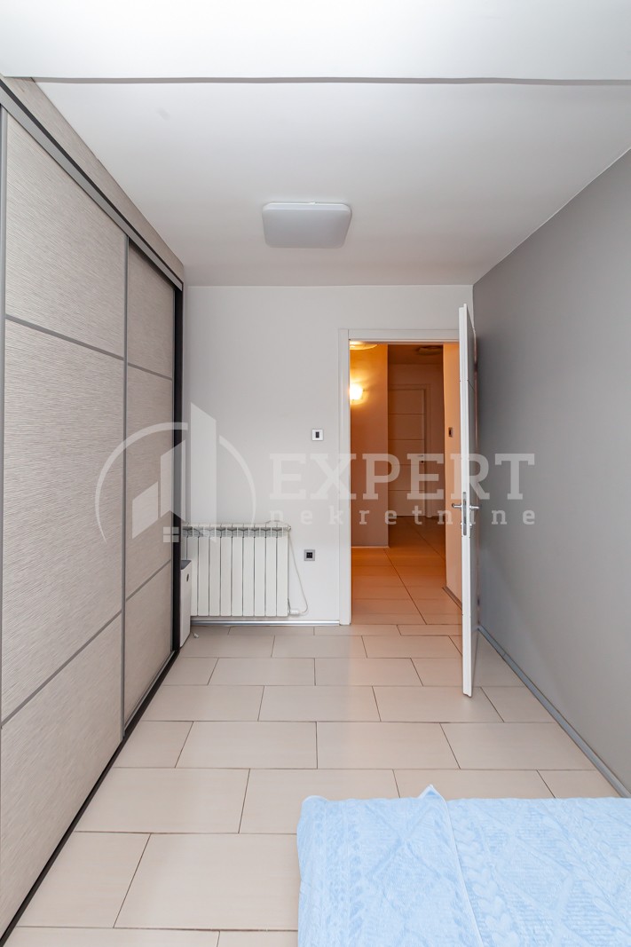 četvorosoban stan, 199 m2, Pantelej, Studenička ID: p-012882 11