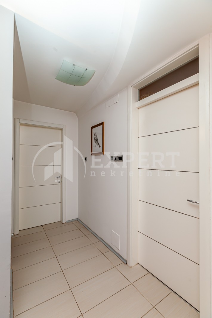 četvorosoban stan, 199 m2, Pantelej, Studenička ID: p-012882 12