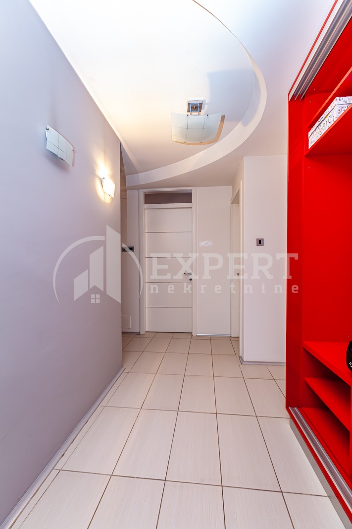 četvorosoban stan, 199 m2, Pantelej, Studenička ID: p-012882 9