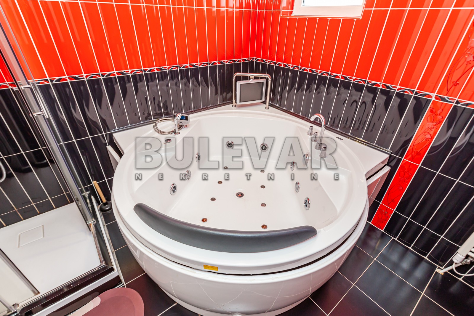 četvorosoban stan, 199 m2, Pantelej, Studenička ID: p-012882 16