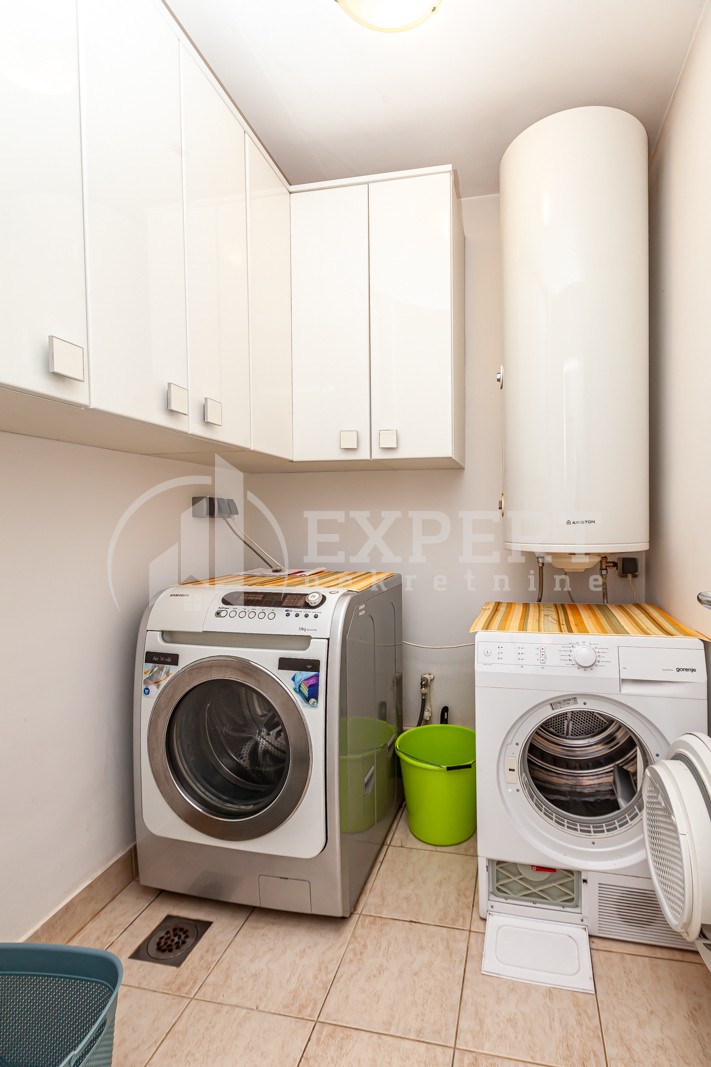 četvorosoban stan, 199 m2, Pantelej, Studenička ID: p-012882 17