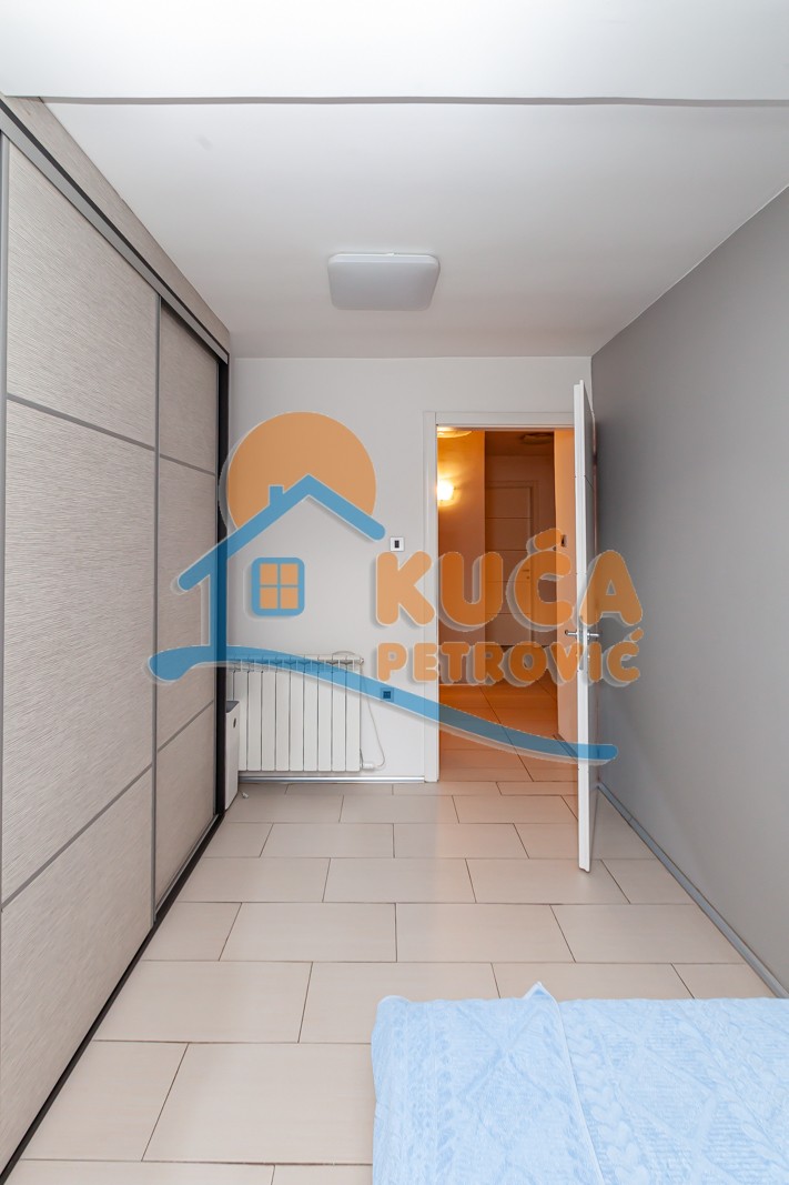 četvorosoban stan, 199 m2, Pantelej, Studenička ID: p-012882 11