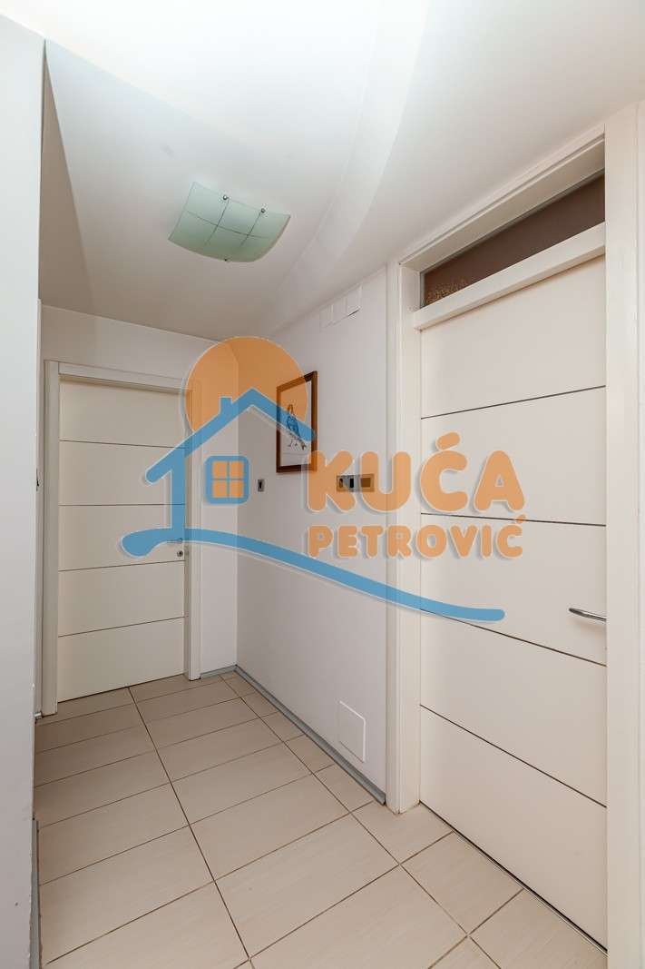 četvorosoban stan, 199 m2, Pantelej, Studenička ID: p-012882 12