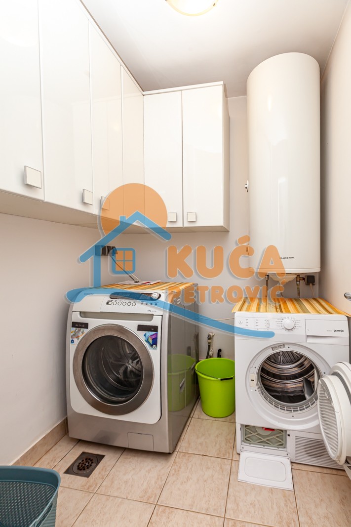 četvorosoban stan, 199 m2, Pantelej, Studenička ID: p-012882 17