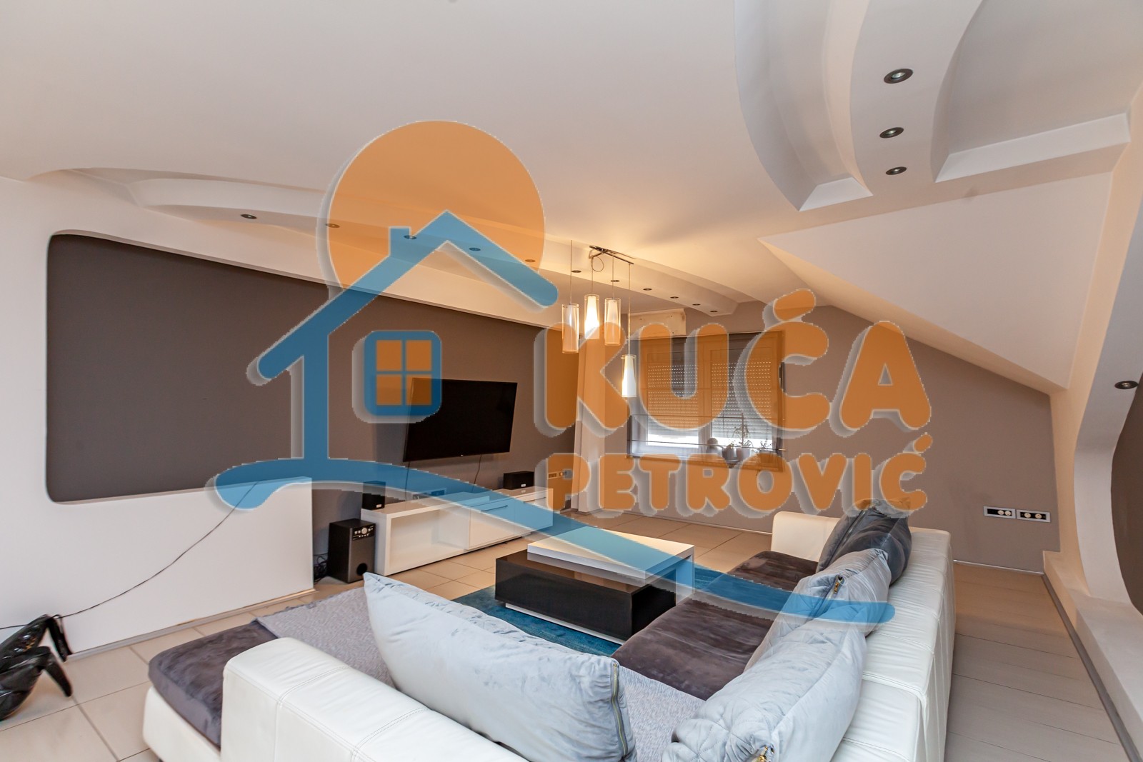 četvorosoban stan, 199 m2, Pantelej, Studenička ID: p-012882 2