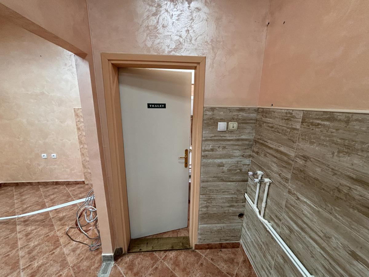 Izdaju se dva lokala spojena u jednom u centru Jagodine 11