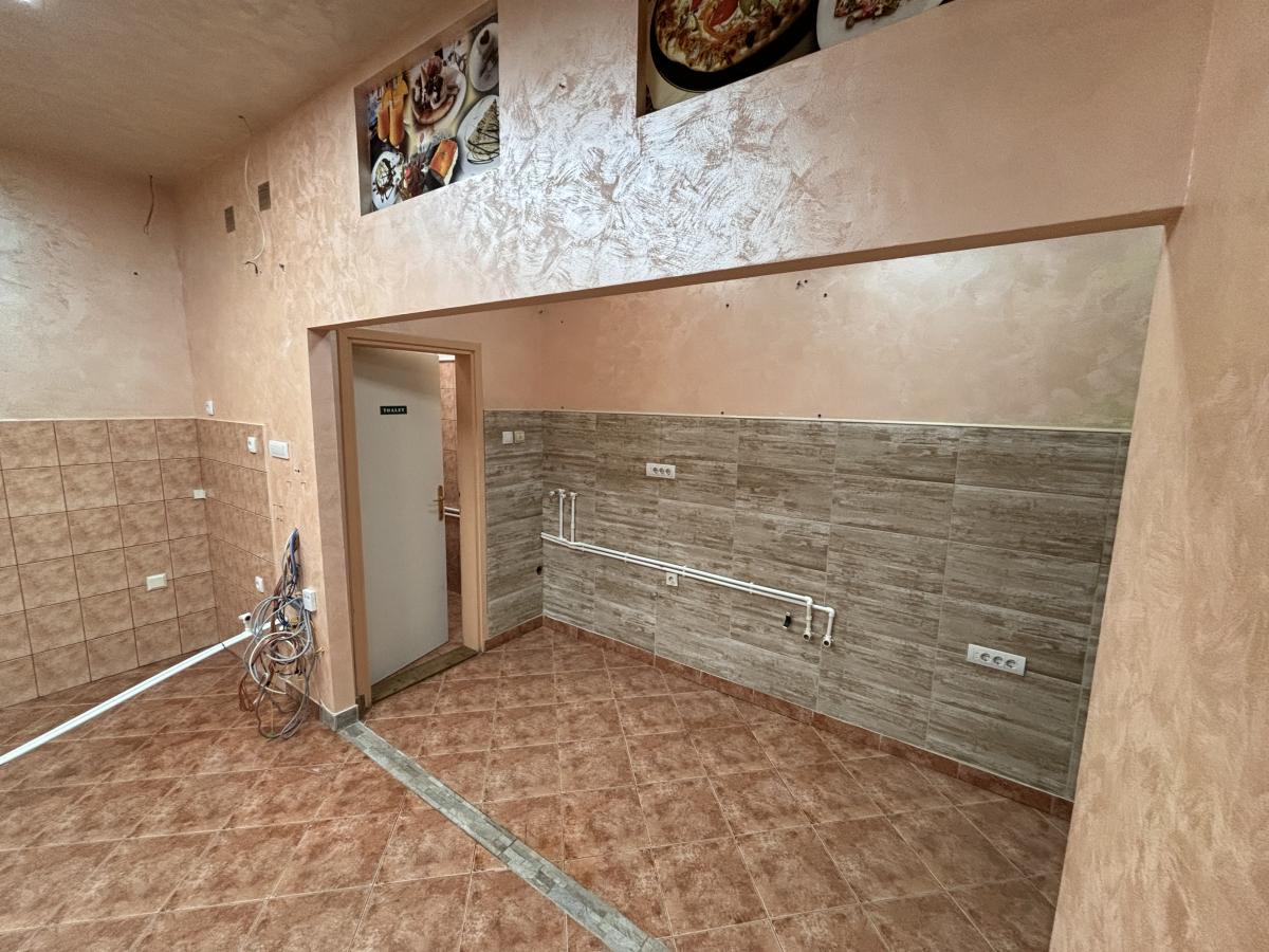 Izdaju se dva lokala spojena u jednom u centru Jagodine 5