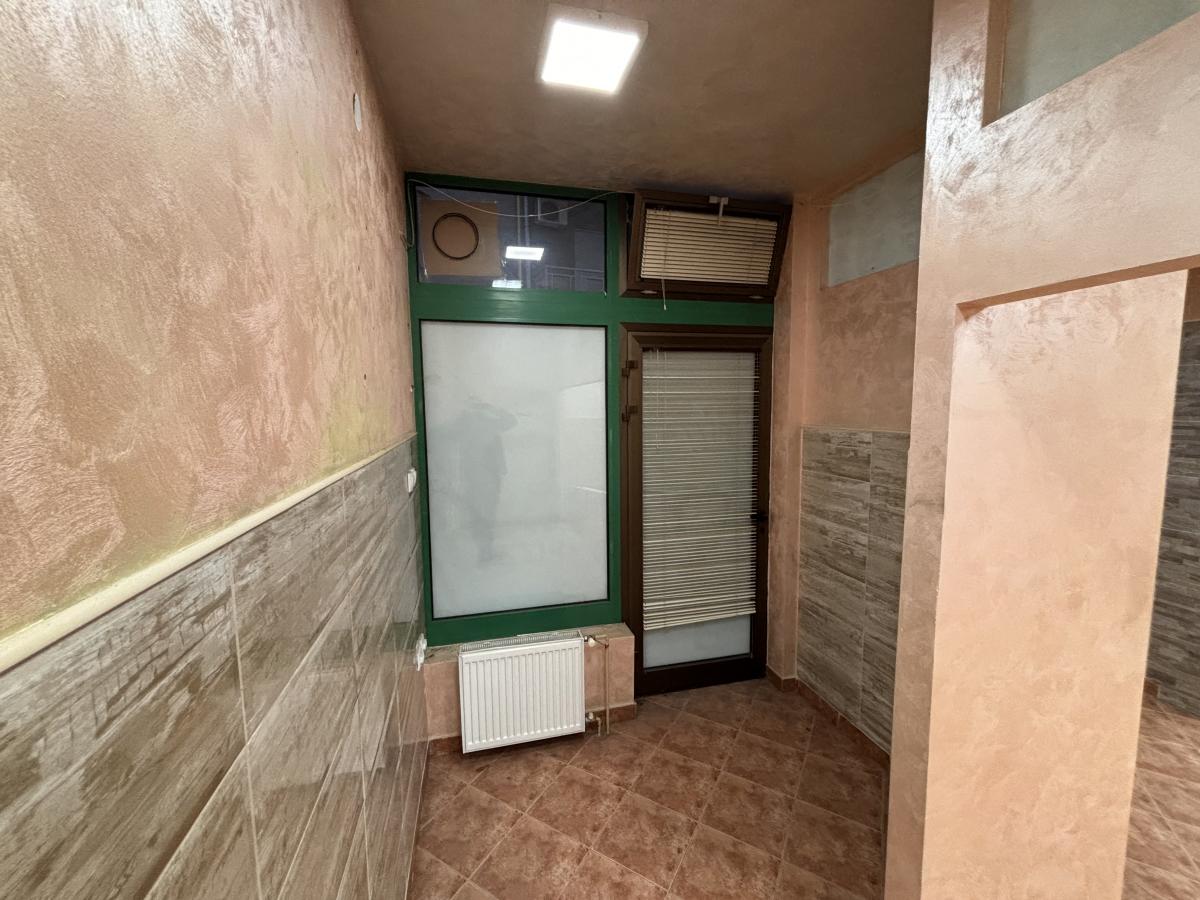 Izdaju se dva lokala spojena u jednom u centru Jagodine 2