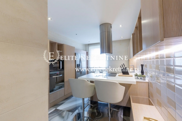 Izdavanje stanova Vračar Duplex   luksuzno namešten stan   garaža 5