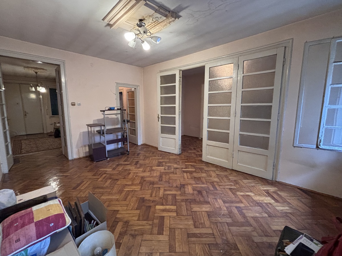 Simina  2 5 salonski stan  77m2  za renoviranje 2