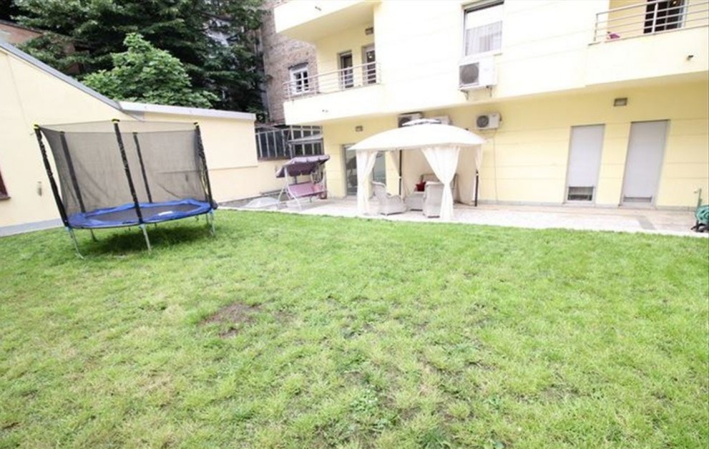 Izdavanje Petosoban stan sa dvoristem kod Hrama  novogradnja 3