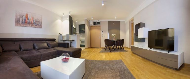 Izdavanje Trosoban lux stan  novogradnja 2