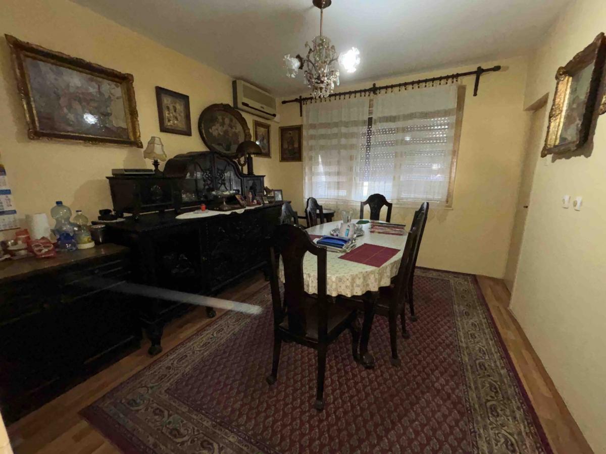 Troiposoban stan u strogom  centru Jagodine sa garažom 2