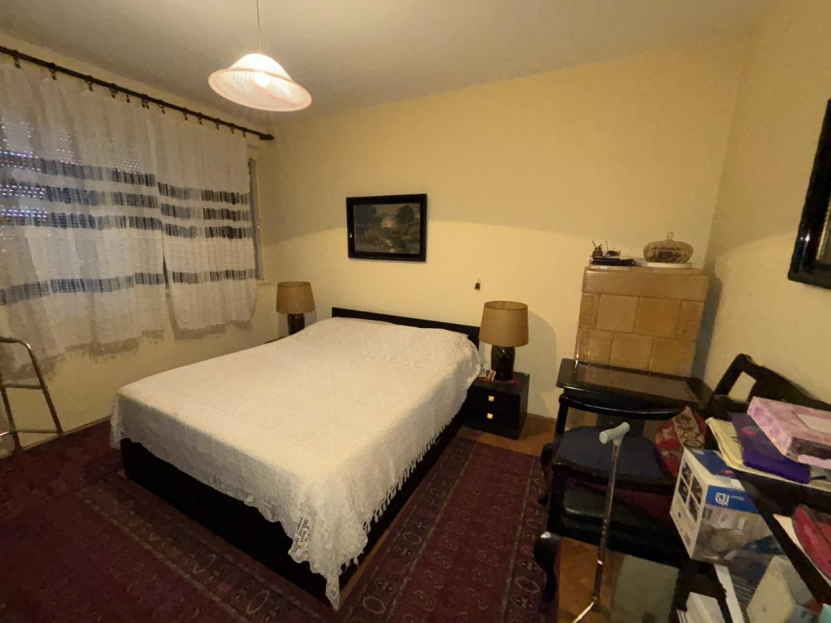 Troiposoban stan u strogom  centru Jagodine sa garažom 3