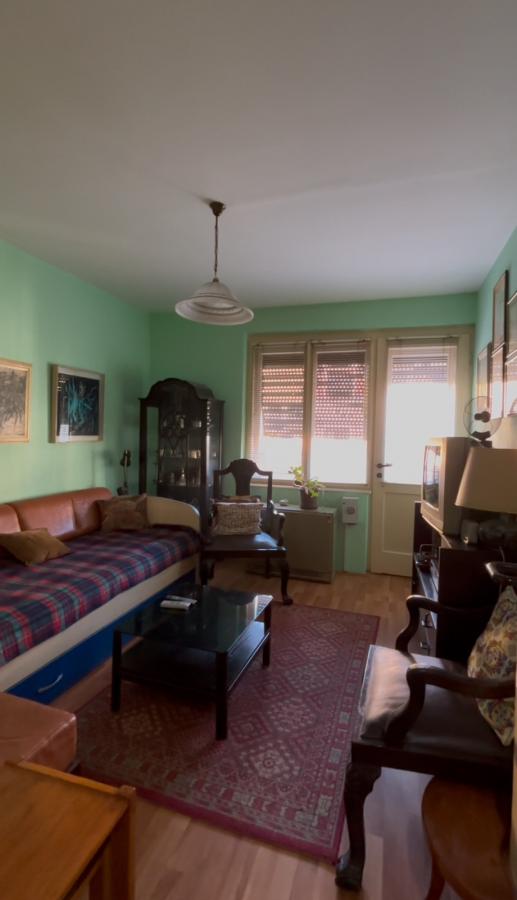 Troiposoban stan u strogom  centru Jagodine sa garažom 10