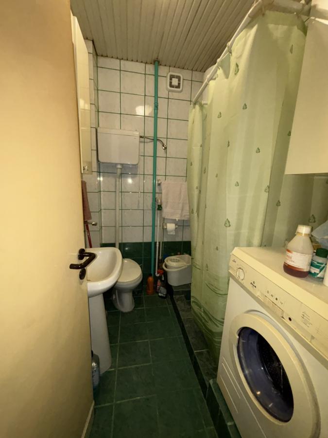 Troiposoban stan u strogom  centru Jagodine sa garažom 11