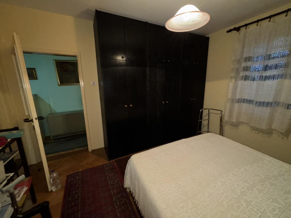 Troiposoban stan u strogom  centru Jagodine sa garažom 4