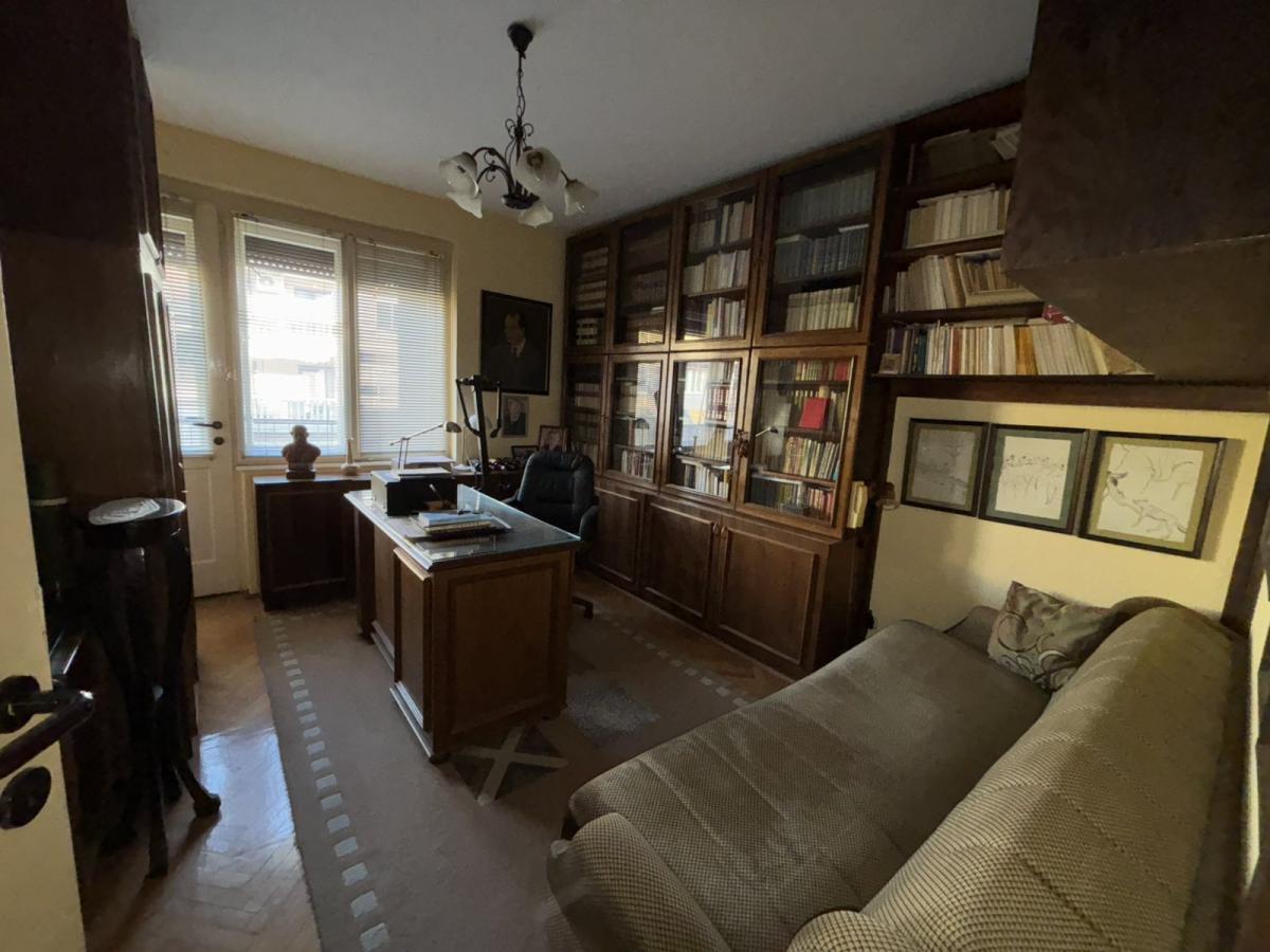 Troiposoban stan u strogom  centru Jagodine sa garažom 5