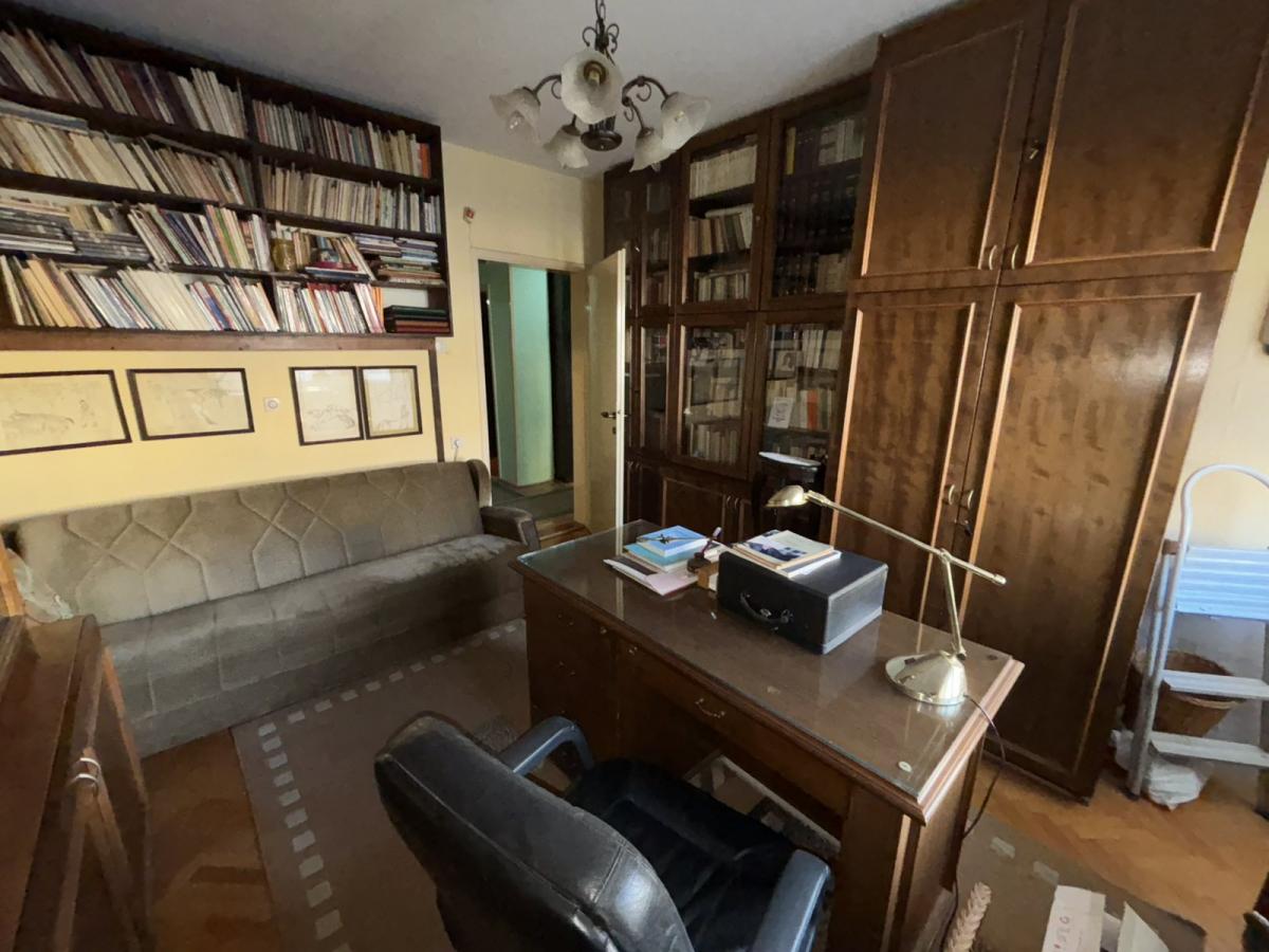 Troiposoban stan u strogom  centru Jagodine sa garažom 6