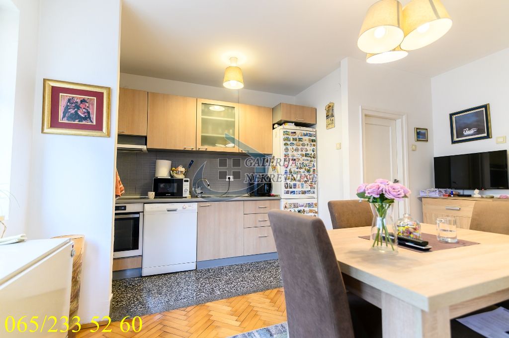 Zvezdara  Slavujev venac   Koste Taušanovića 61m2 2