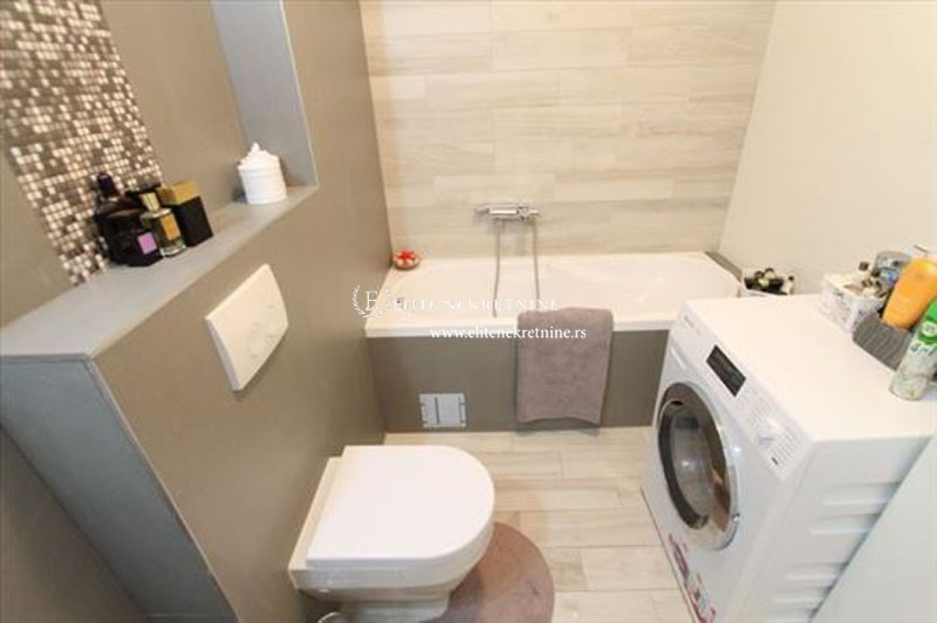 Izdavanje stanova na Vračaru Trosoban lux stan sa garažom u novogradnji 2