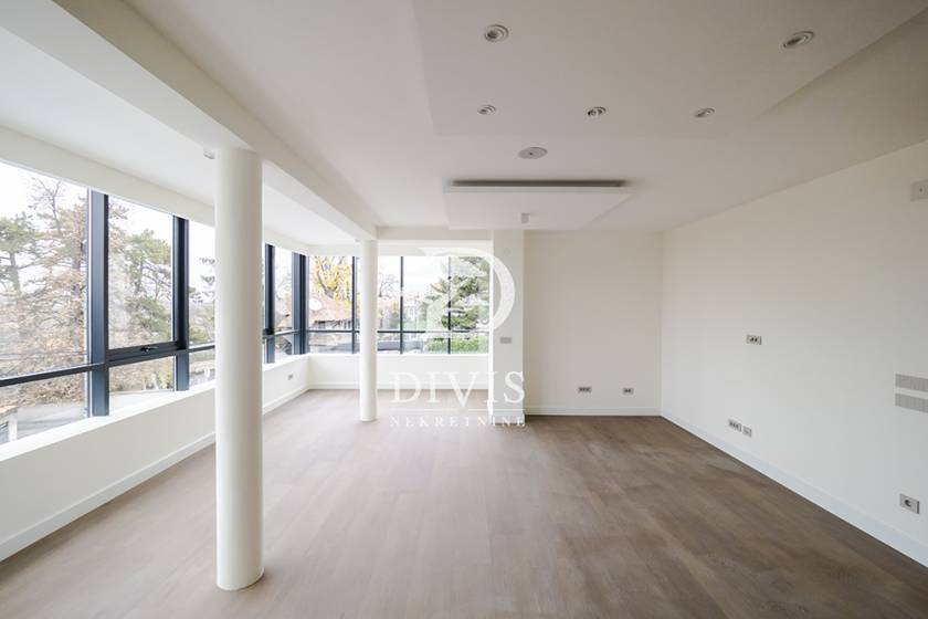 Izdajemo nov 4 0 stan  na Senjaku  Milovana glišića  novogradnja 3