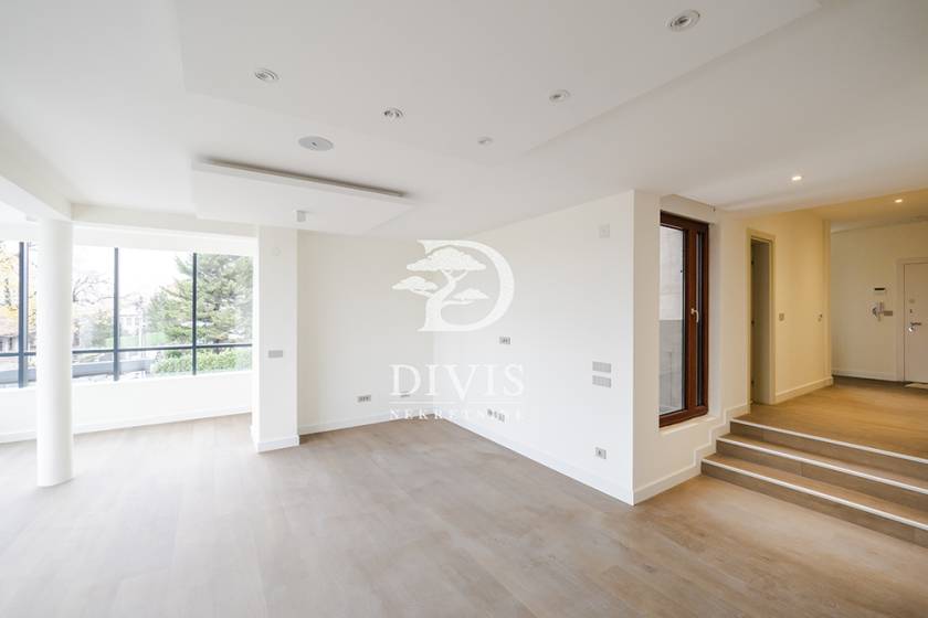 Izdajemo nov 4 0 stan  na Senjaku  Milovana glišića  novogradnja 5