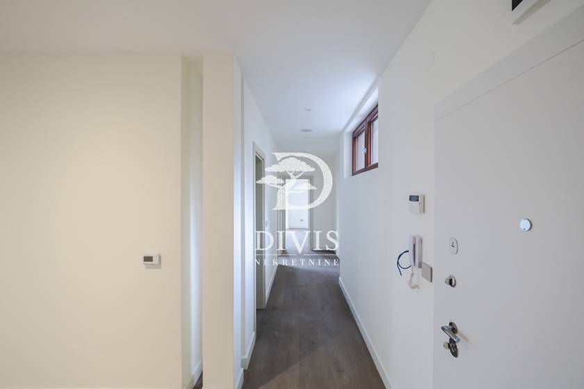 Izdajemo nov 4 0 stan  na Senjaku  Milovana glišića  novogradnja 4