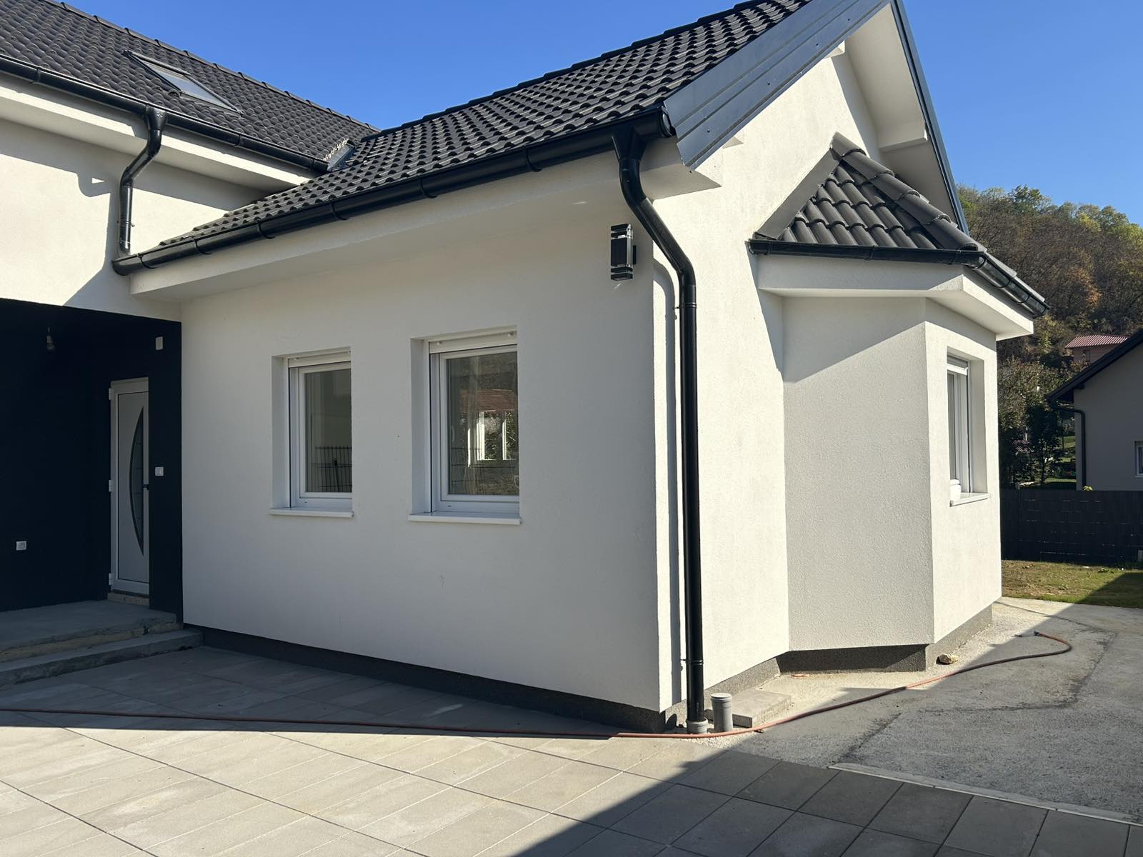 Novoizgradjena kuca u Starim Ledincima 5