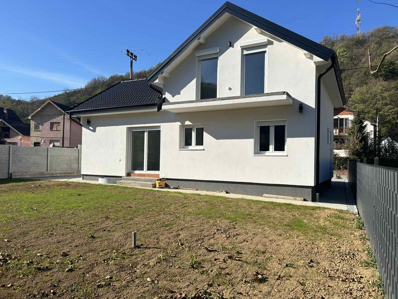 Novoizgradjena kuca u Starim Ledincima 3