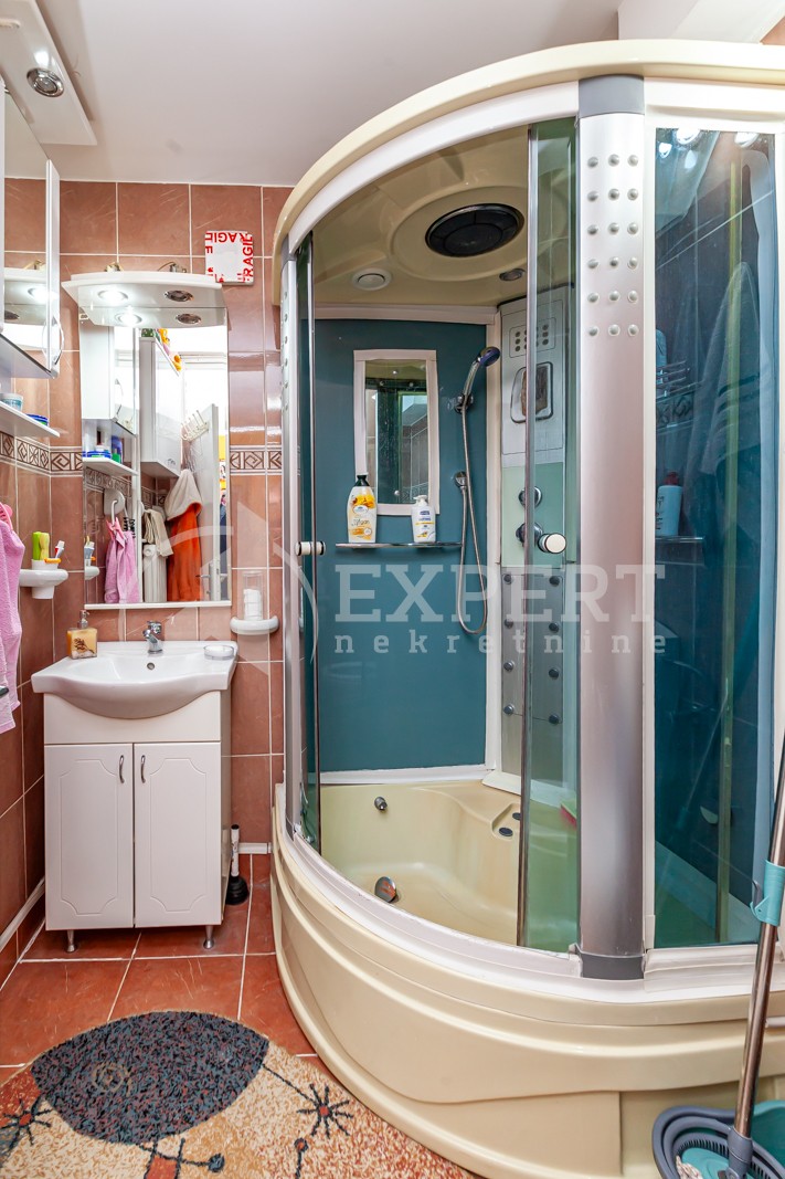 Trosoban stan, 77 m2, Dom zdravlja, Bulevar Nemanjića ID: p-013010 10