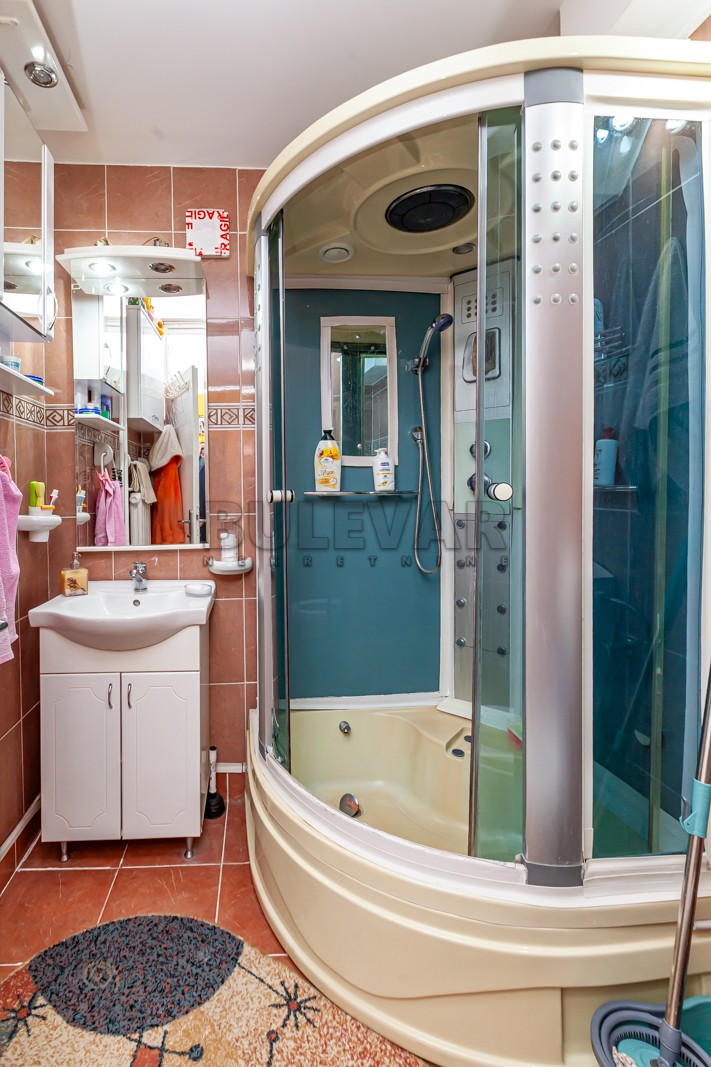 Trosoban stan, 77 m2, Dom zdravlja, Bulevar Nemanjića ID: p-013010 10