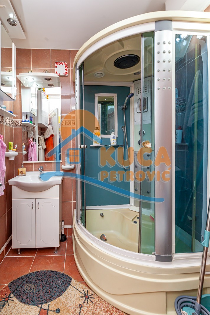 Trosoban stan, 77 m2, Dom zdravlja, Bulevar Nemanjića ID: p-013010 10