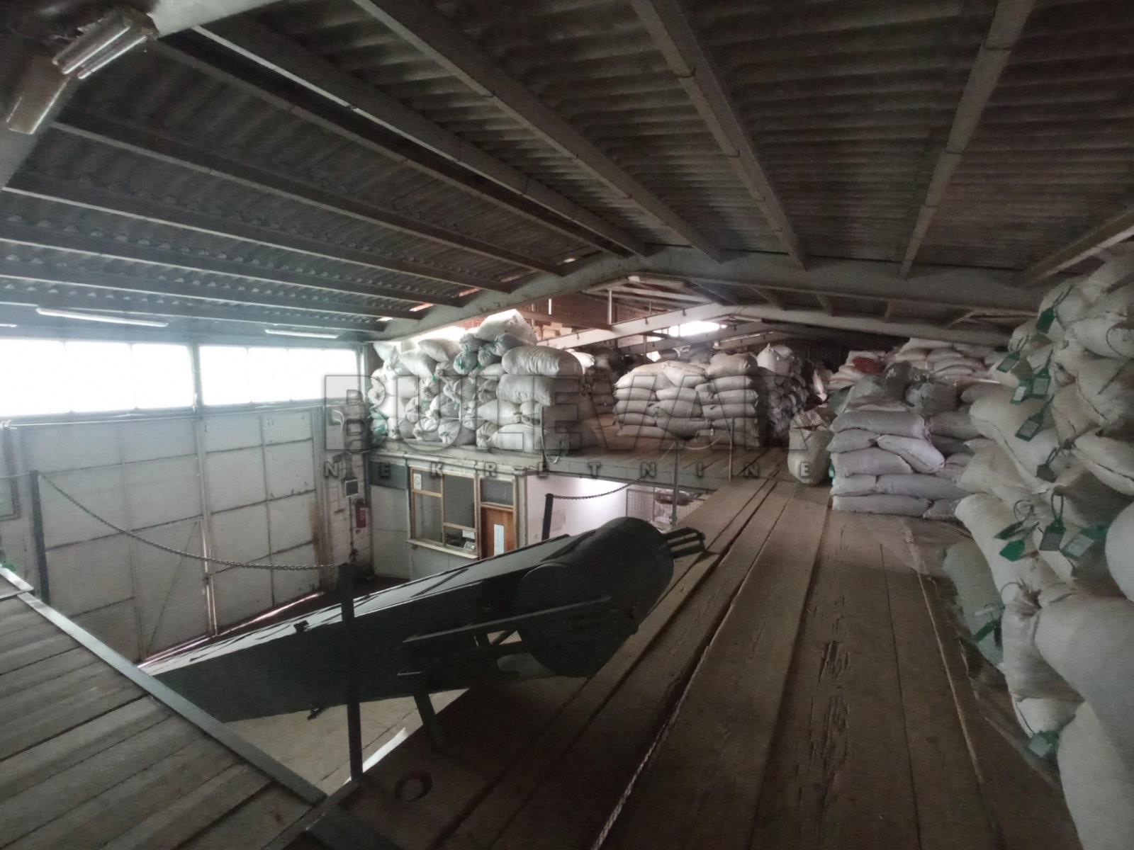 Lokal, 2500 m2, Centar, Hadžićeva ID: i-012947 42