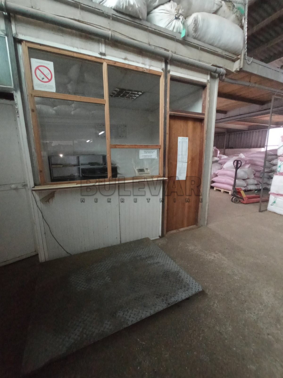 Lokal, 2500 m2, Centar, Hadžićeva ID: i-012947 43