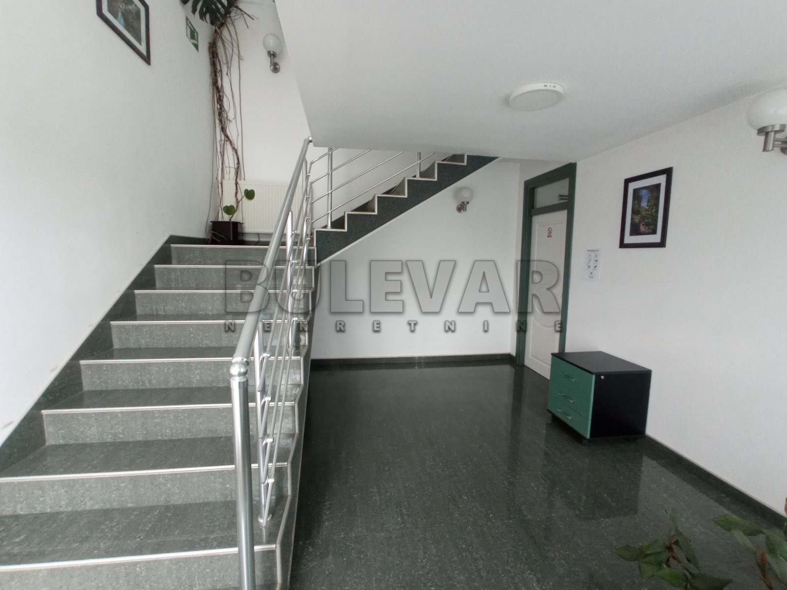 Lokal, 2500 m2, Centar, Hadžićeva ID: i-012947 18