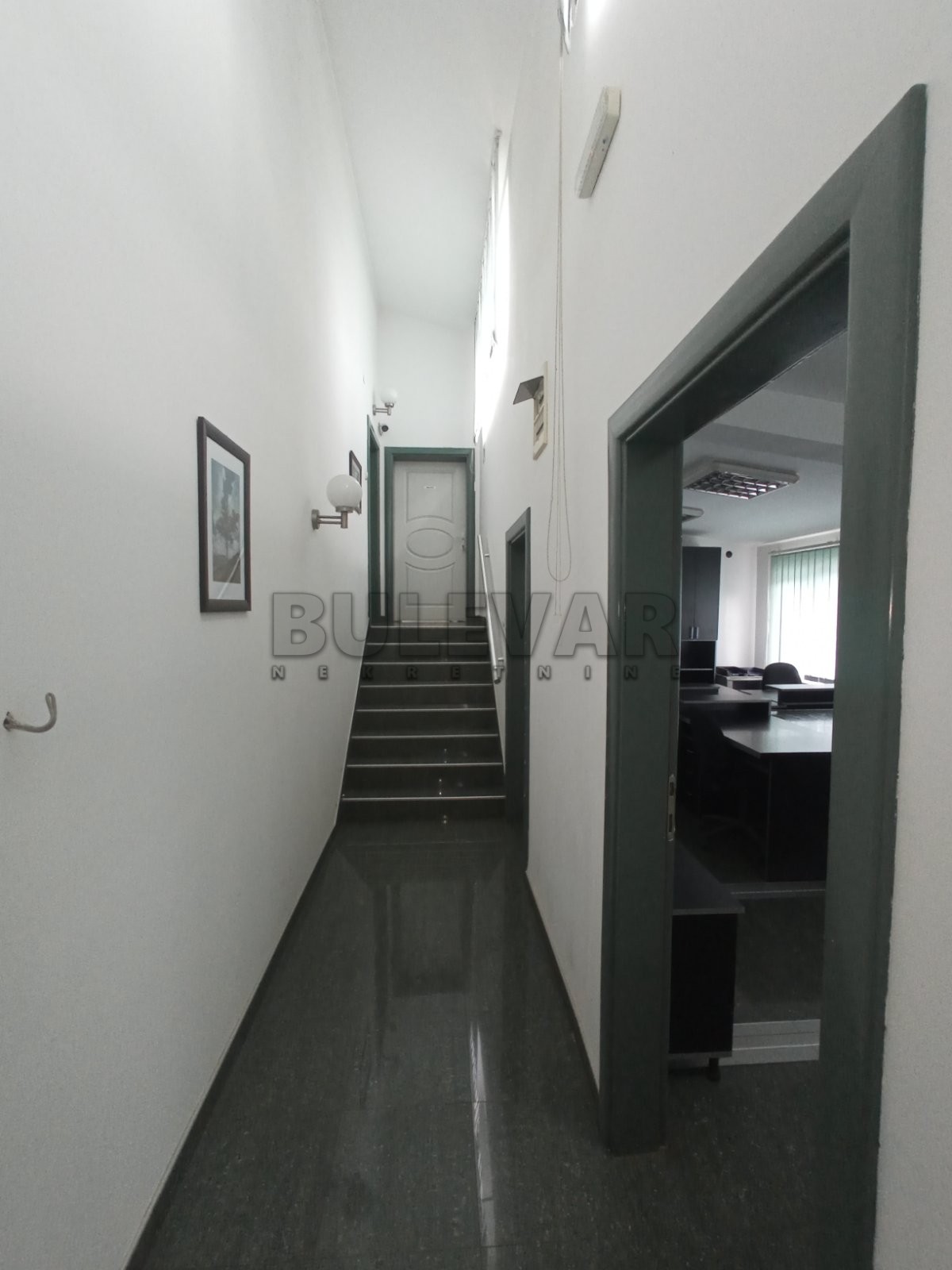 Lokal, 2500 m2, Centar, Hadžićeva ID: i-012947 21