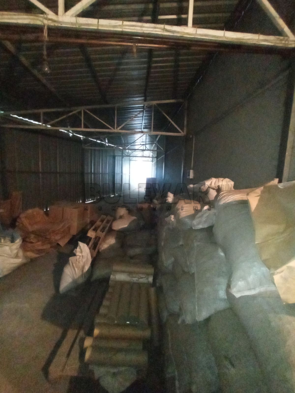 Lokal, 2500 m2, Centar, Hadžićeva ID: i-012947 51