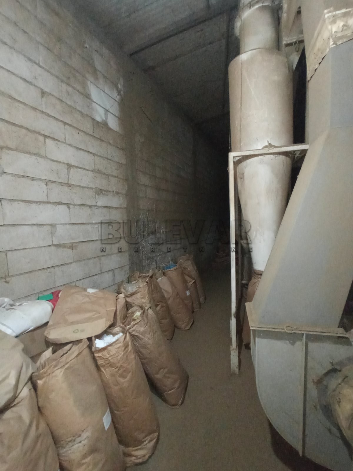 Lokal, 2500 m2, Centar, Hadžićeva ID: i-012947 52