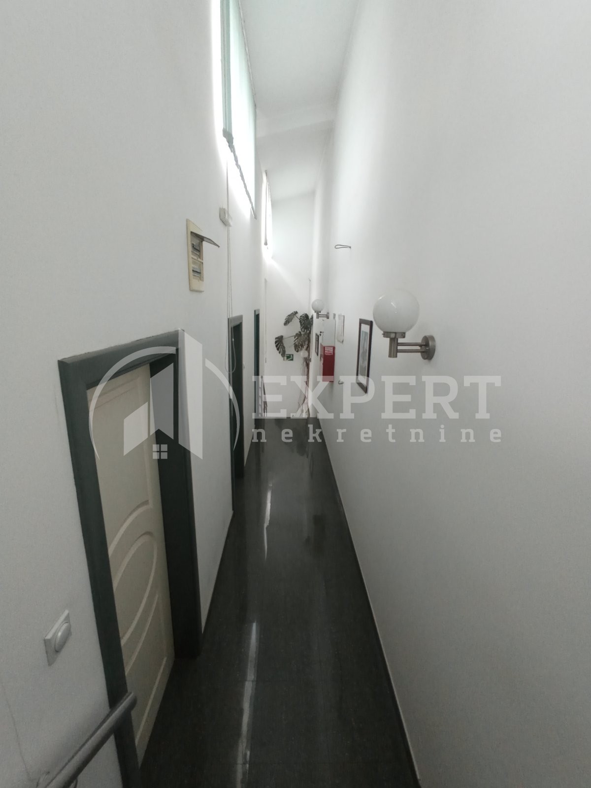 Lokal, 2500 m2, Centar, Hadžićeva ID: i-012947 23