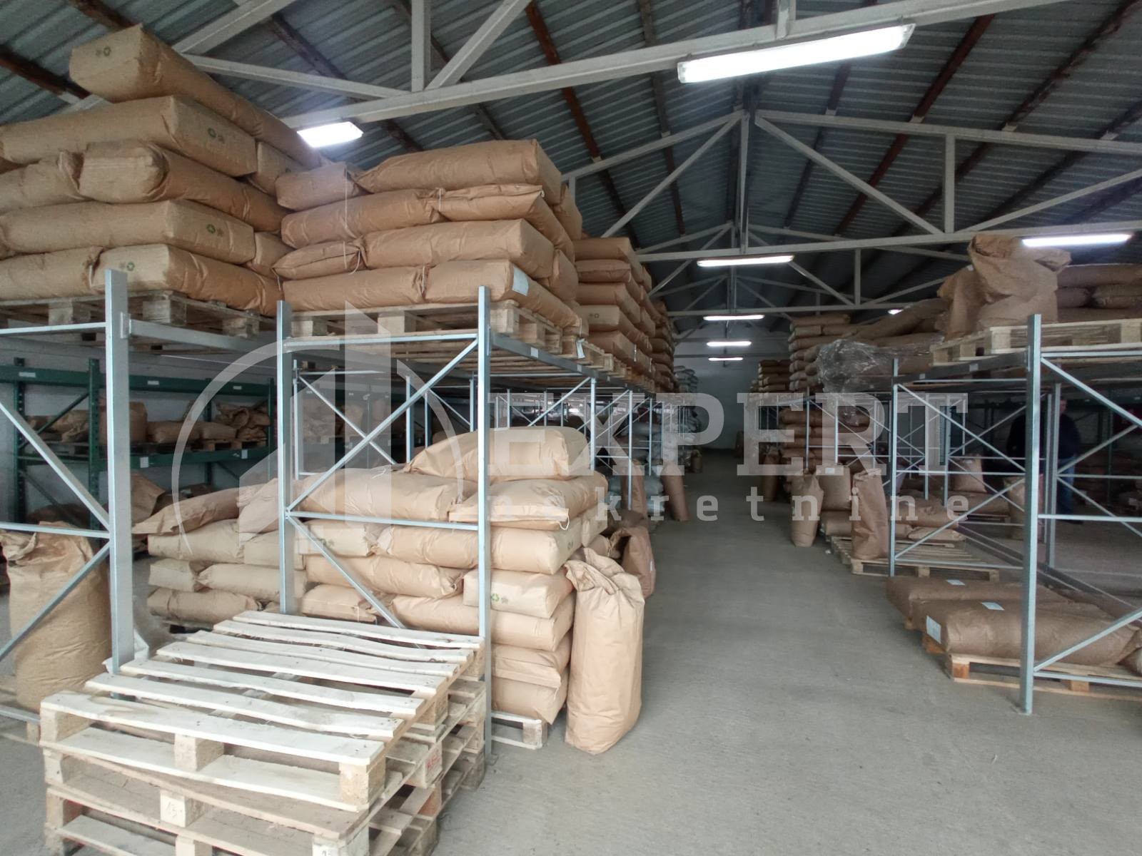 Lokal, 2500 m2, Centar, Hadžićeva ID: i-012947 26