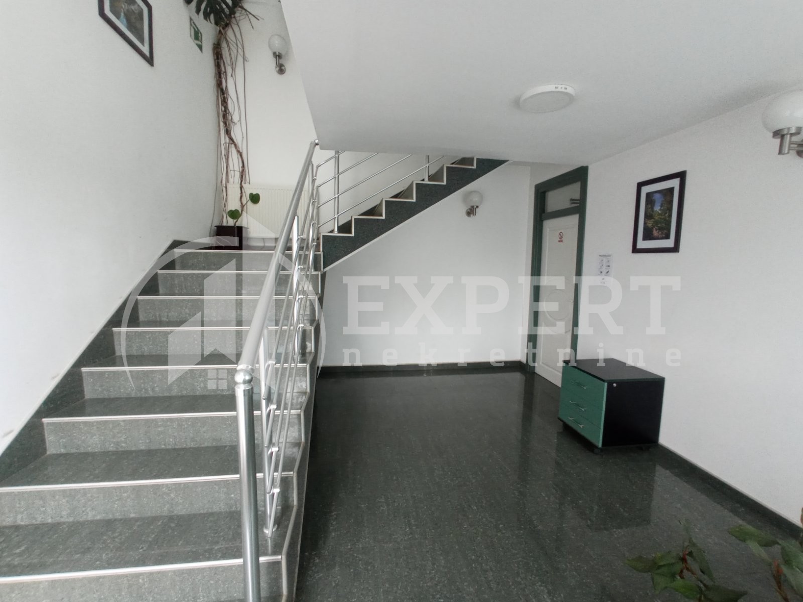 Lokal, 2500 m2, Centar, Hadžićeva ID: i-012947 18