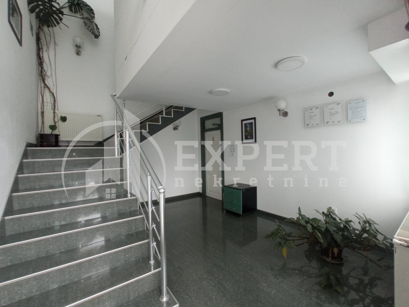 Lokal, 2500 m2, Centar, Hadžićeva ID: i-012947 19