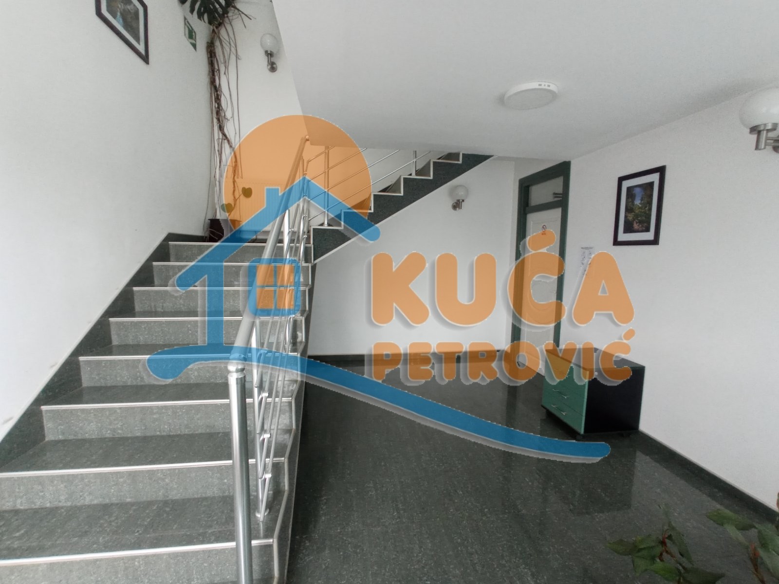 Lokal, 2500 m2, Centar, Hadžićeva ID: i-012947 18