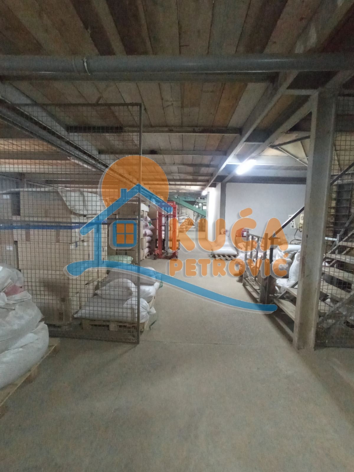 Lokal, 2500 m2, Centar, Hadžićeva ID: i-012947 45