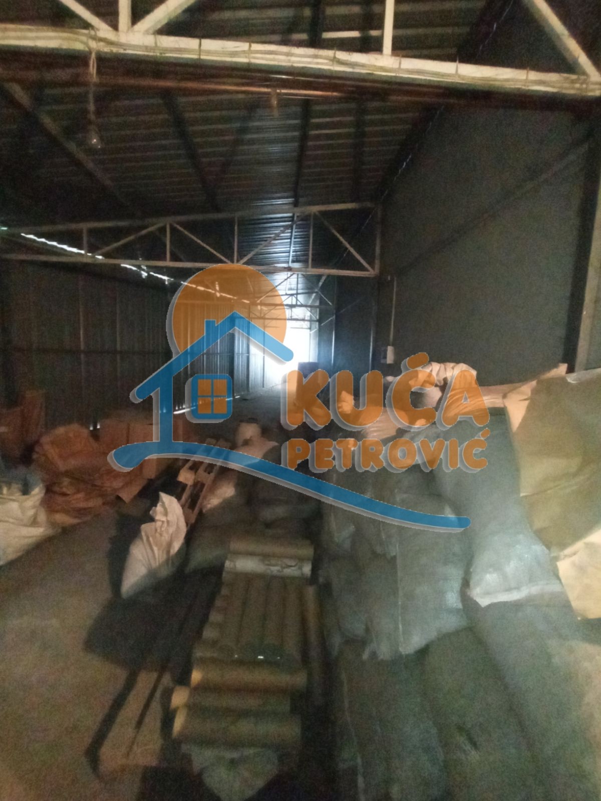 Lokal, 2500 m2, Centar, Hadžićeva ID: i-012947 51