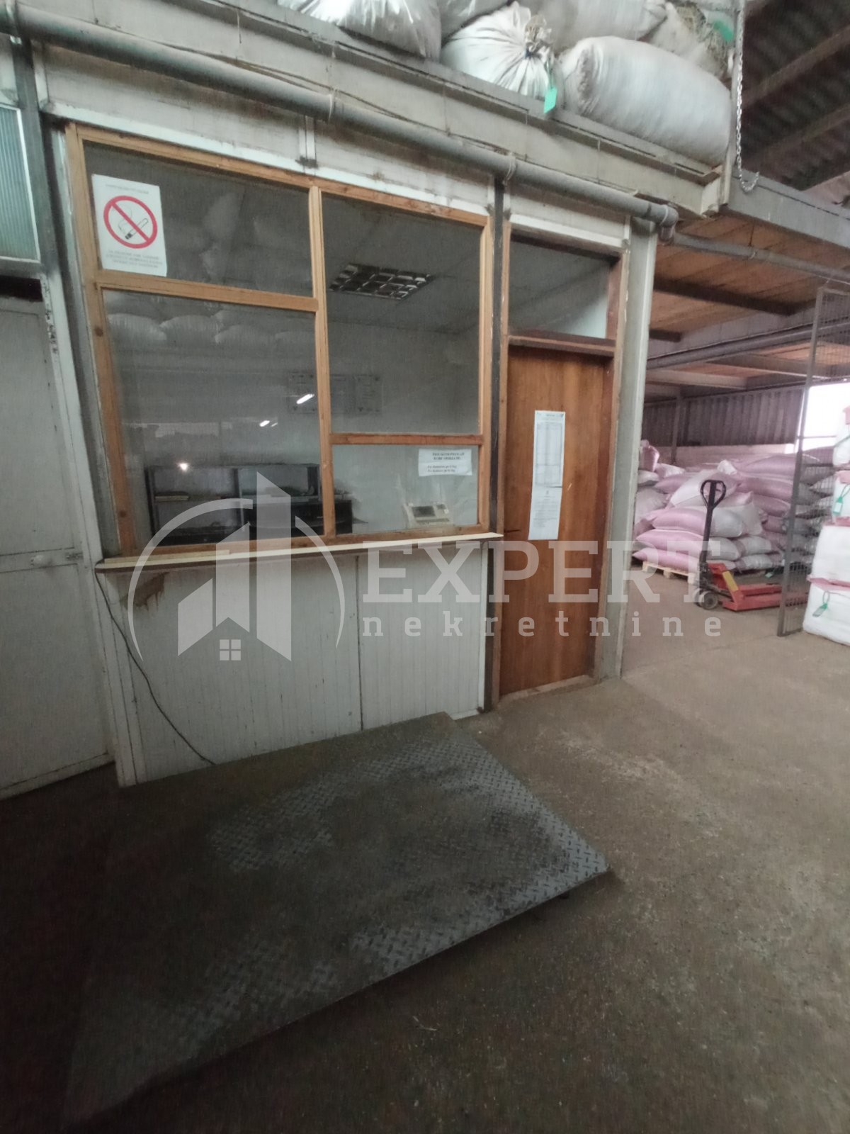 Lokal, 2500 m2, Centar, Hadžićeva ID: i-012947 43