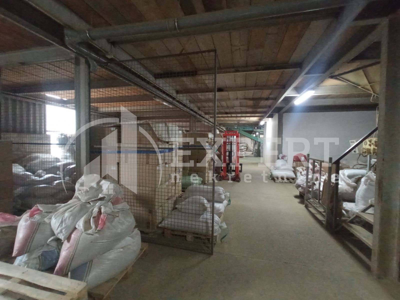 Lokal, 2500 m2, Centar, Hadžićeva ID: i-012947 44