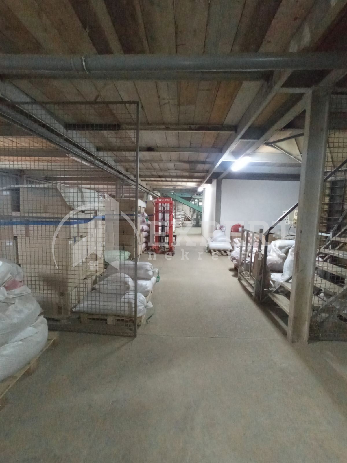 Lokal, 2500 m2, Centar, Hadžićeva ID: i-012947 45