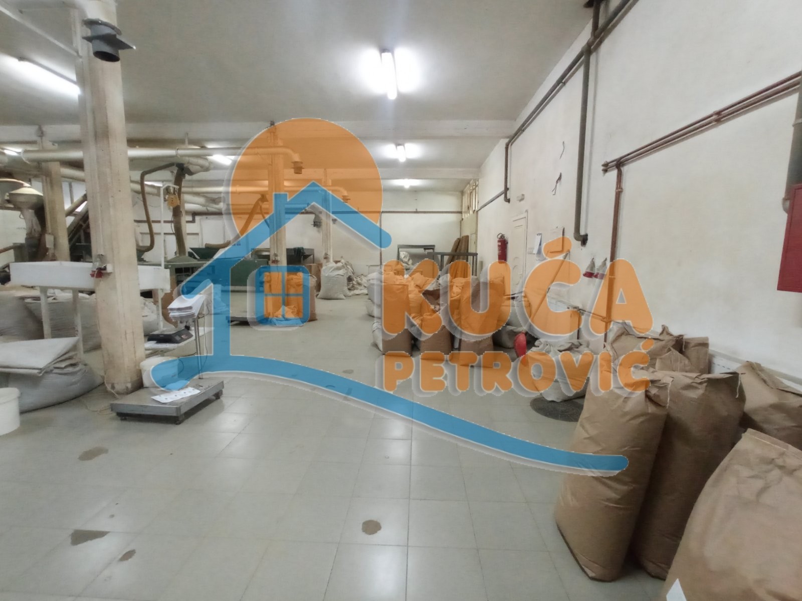 Lokal, 2500 m2, Centar, Hadžićeva ID: i-012947 38
